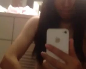 Ngón tay bạn gái khỏa thân, cô hai ngón tay