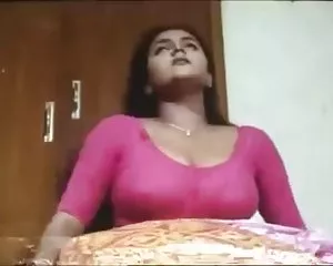 Nóng, cô thủ dâm