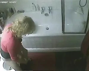 Thủ dâm trong nhà vệ sinh