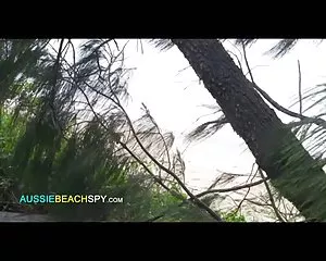 Trên bãi biển,