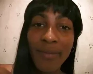 Da đen, da đen, nhà vệ sinh màu đen, tóc vàng, khá đen xinh đẹp, đẹp trong màu đen, nhà vệ sinh